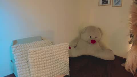 Scarleth... but not Scarleth Johansson. online show from 02.09.25