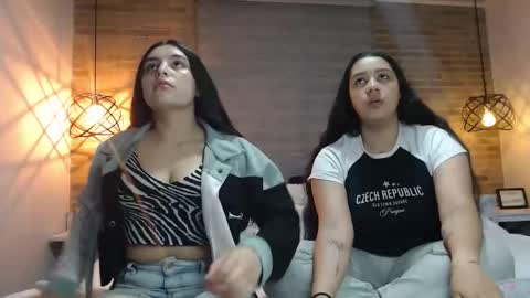 Snapshot of scarlett_evance chatting on 12.01.25 Scarlett and Jazmin online show from 12.01.25