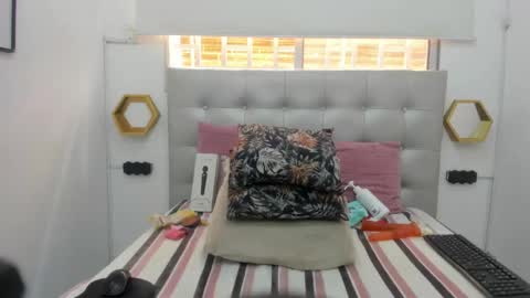 Snapshot of scarlett_fox20 chatting on 09.11.25 scarlett_fox20 online show from 09.11.25