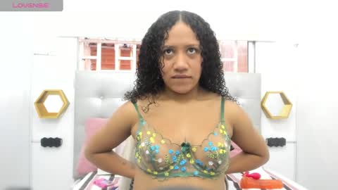 Snapshot of scarlett_fox20 chatting on 09.28.25 scarlett_fox20 online show from 09.28.25