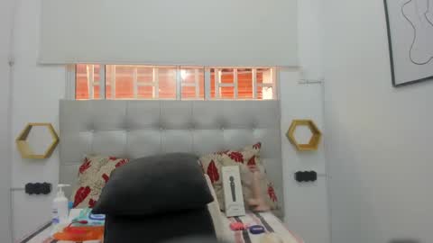 Snapshot of scarlett_fox20 chatting on 10.03.25 scarlett_fox20 online show from 10.03.25