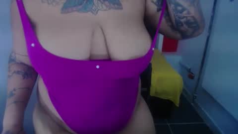 Snapshot of scarlett_keaty chatting on 02.07.25 scarlett online show from 02.07.25