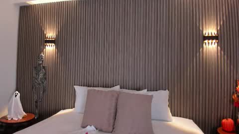 Snapshot of scarlett_model_ chatting on 10.22.25 Mon to Sat 545pm to 1030pm col online show from 10.22.25