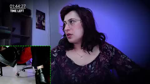 Snapshot of scarlett_sen chatting on 07.18.26 Mistress Scarlett online show from 07.18.26