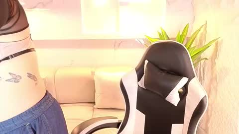 Snapshot of scarlett_smith_tp chatting on 12.16.25 Scarlett online show from 12.16.25