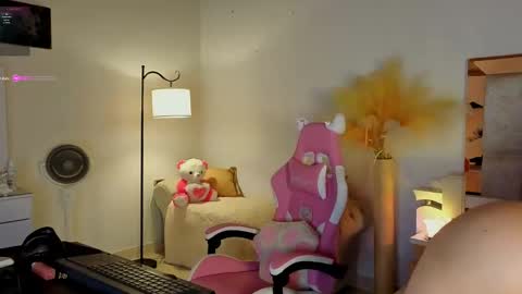 Snapshot of scarlette_tsunade chatting on 11.01.25 scarlette_tsunade online show from 11.01.25