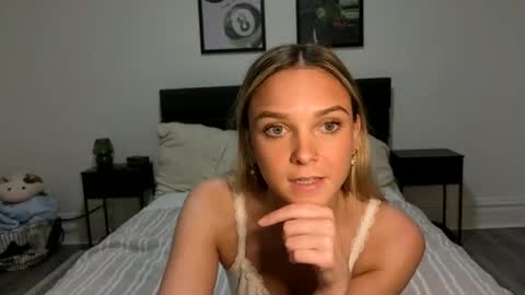 Snapshot of scarletterose_504259 chatting on 10.05.25 Scarlett online show from 10.05.25