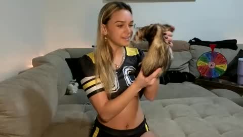 Snapshot of scarletterose_504259 chatting on 10.26.25 Scarlett online show from 10.26.25