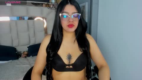 Scarlett  online show from 10.04.25
