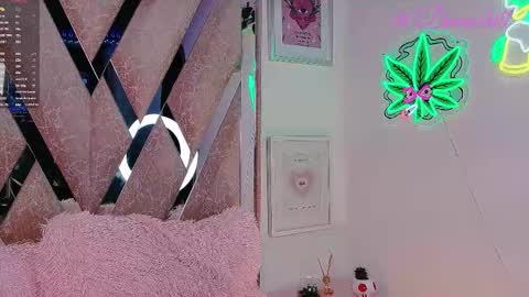 Snapshot of scarlettrusso1 chatting on 12.15.25 Scarlett online show from 12.15.25