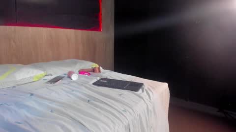 scarlettsinclaiir_ online show from 12.13.25