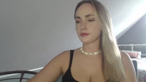 Snapshot of scarlettxblonde chatting on 07.15.26 ScarlettxBlonde online show from 07.15.26