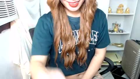 Queen Scarlet online show from 01.04.25