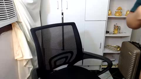 Queen Scarlet online show from 01.19.25