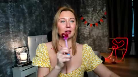 Snapshot of scent__of_woman chatting on 10.29.25 Samanta online show from 10.29.25