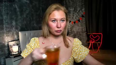 Snapshot of scent__of_woman chatting on 10.31.25 Samanta online show from 10.31.25