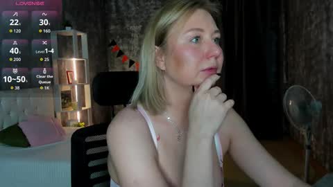 Snapshot of scent__of_woman chatting on 12.02.25 Samanta online show from 12.02.25