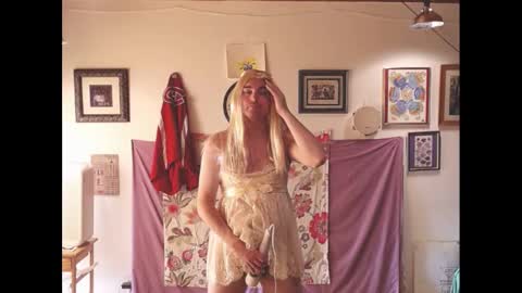 Snapshot of sch00lgirlass chatting on 11.19.25 sch00lgirlass online show from 11.19.25