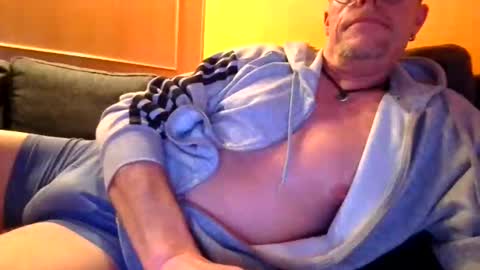 Snapshot of schmuhbaer1 chatting on 11.08.25 schmuhbaer1 online show from 11.08.25