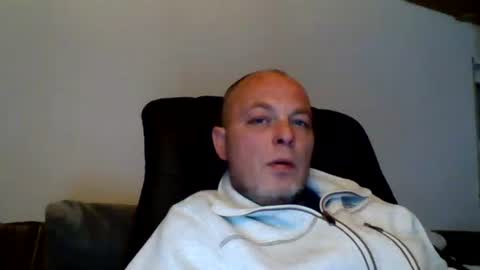 Snapshot of schnibschnab chatting on 10.05.25 schnibschnab online show from 10.05.25