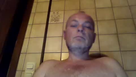 Snapshot of schnibschnab chatting on 10.16.25 schnibschnab online show from 10.16.25