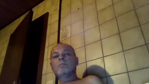 Snapshot of schnibschnab chatting on 10.19.25 schnibschnab online show from 10.19.25