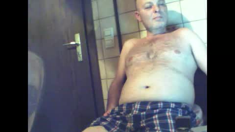 Snapshot of schnibschnab chatting on 11.19.25 schnibschnab online show from 11.19.25