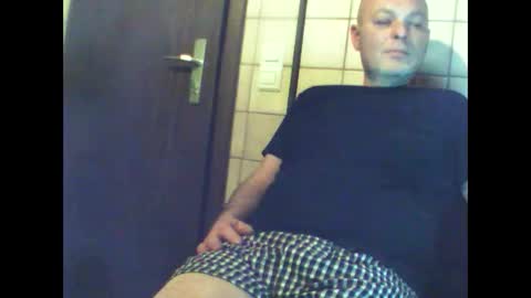 Snapshot of schnibschnab chatting on 11.21.25 schnibschnab online show from 11.21.25
