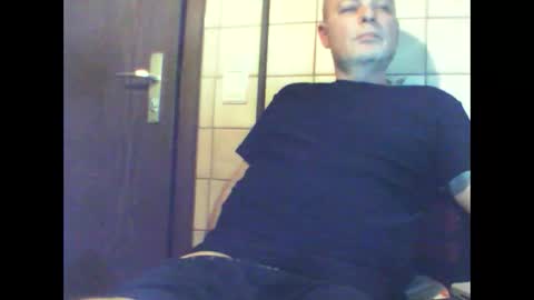 Snapshot of schnibschnab chatting on 12.04.25 schnibschnab online show from 12.04.25