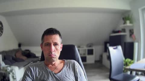 Snapshot of schnuckigeil chatting on 10.23.25 Dildomen online show from 10.23.25