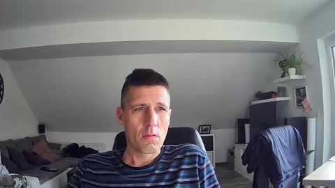 Snapshot of schnuckigeil chatting on 11.12.25 Dildomen online show from 11.12.25