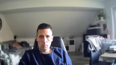 Snapshot of schnuckigeil chatting on 11.21.25 Dildomen online show from 11.21.25