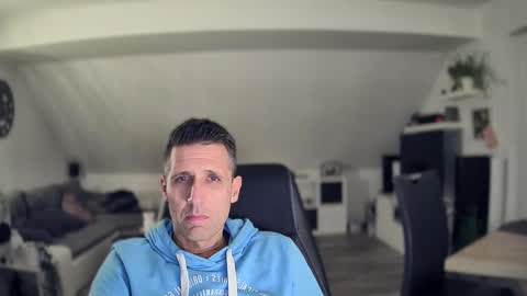 Snapshot of schnuckigeil chatting on 11.24.25 Dildomen online show from 11.24.25