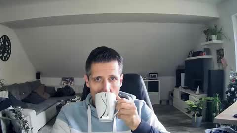 Snapshot of schnuckigeil chatting on 12.17.25 Dildomen online show from 12.17.25