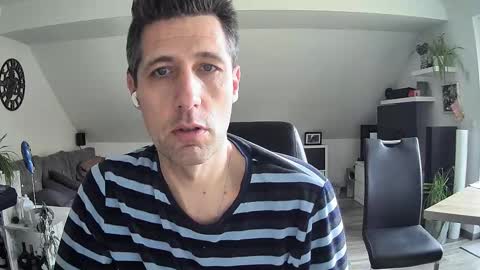 Snapshot of schnuckigeil chatting on 02.26.26 Dildomen online show from 02.26.26