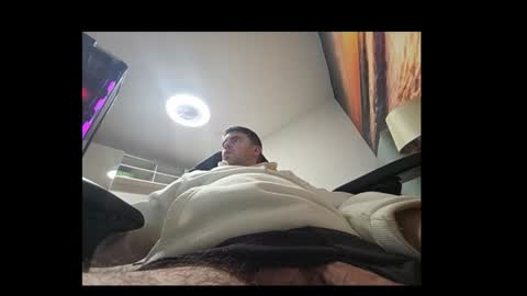 schosch01 online show from 10.28.25