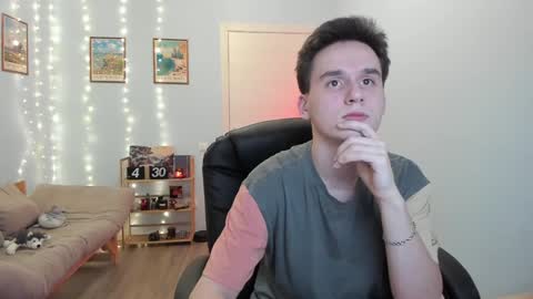 Snapshot of scooby_r chatting on 12.12.24 Thomas brunette and Alex blond online show from 12.12.24