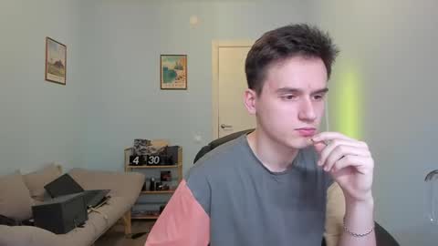 Snapshot of scooby_r chatting on 03.06.25 Thomas brunette and Alex blond online show from 03.06.25