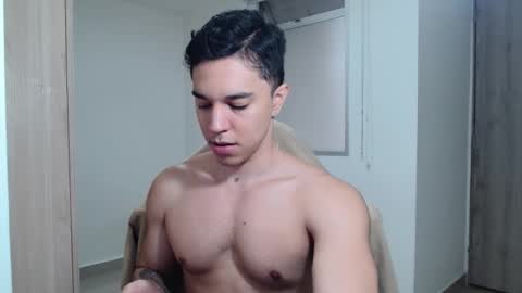 Snapshot of scott_brasher1 chatting on 01.24.25 Twitter Scott brasher1 Instagram Camiloestuardo2 online show from 01.24.25