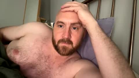 Snapshot of scottric chatting on 09.24.25 SexyDaddy online show from 09.24.25