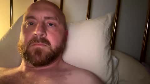 Snapshot of scottric chatting on 09.26.25 SexyDaddy online show from 09.26.25