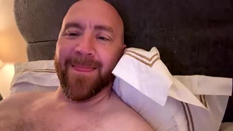 Snapshot of scottric chatting on 10.13.25 SexyDaddy online show from 10.13.25