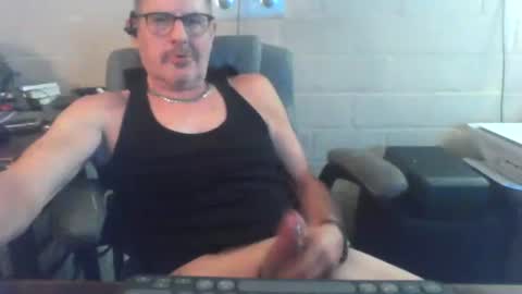 Snapshot of sdh69 chatting on 05.18.26 eating pussy sucking dick online show from 05.18.26