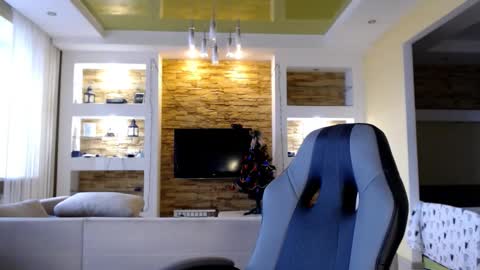 Snapshot of sea_cocktail chatting on 12.20.24 Elizabeth  online show from 12.20.24