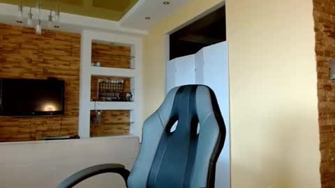 Snapshot of sea_cocktail chatting on 10.10.25 Elizabeth  online show from 10.10.25