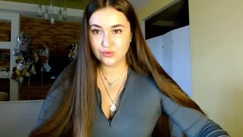 Snapshot of sea_cocktail chatting on 11.13.25 Elizabeth online show from 11.13.25