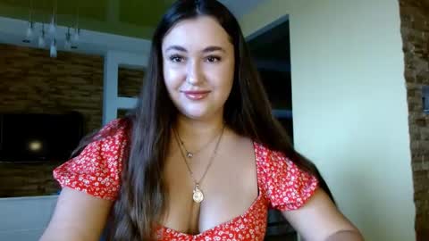 Snapshot of sea_cocktail chatting on 11.22.25 Elizabeth online show from 11.22.25