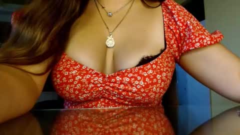 Snapshot of sea_cocktail chatting on 11.24.25 Elizabeth online show from 11.24.25