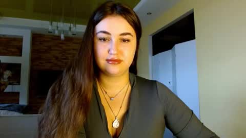 Snapshot of sea_cocktail chatting on 11.25.25 Elizabeth online show from 11.25.25