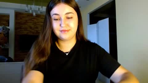 Snapshot of sea_cocktail chatting on 11.29.25 Elizabeth online show from 11.29.25